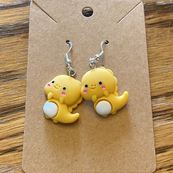 Yellow baby dinosaur with silver wires and random colored gift bag. - Picture 1 of 5